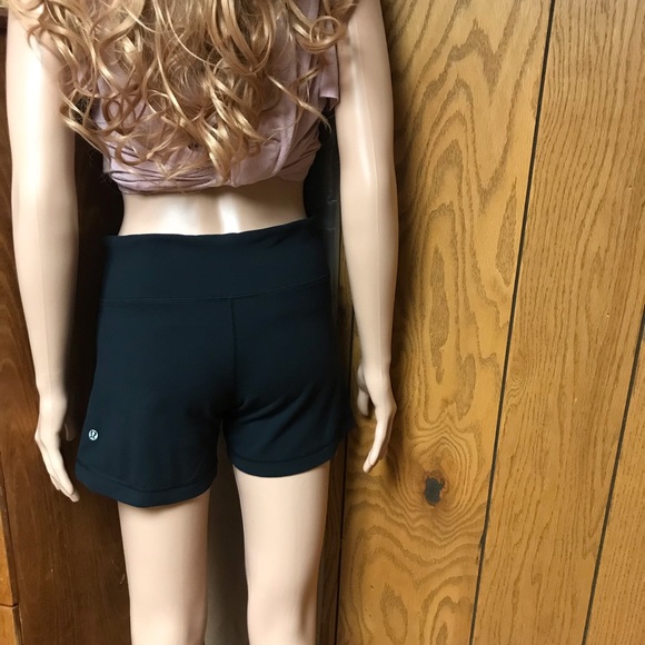 Lululemon Women"s Knock Out Short Black Microstripe Yoga- Size None - Picture 10 of 16